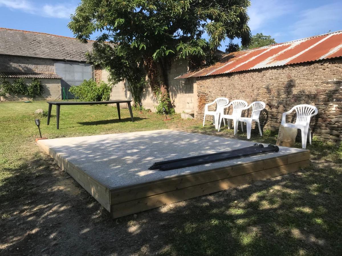 Hebergements Situes A 6 Kms Du Mont Saint Michel Tanis Bagian luar foto
